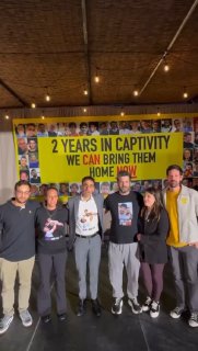 הבית הלבן משחרר את הסרטון הזה של נציגי משפחות חטופים הנמצאים...