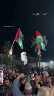 מחבלי החמאס חוגגים את הפסקת האש בבית החולים לחללי אל-אקצא...