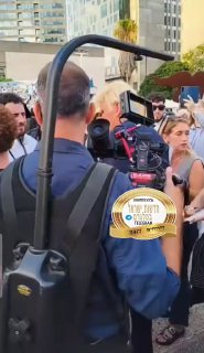 כעת בכיכר החטופים: חיקוי של טראמפ...