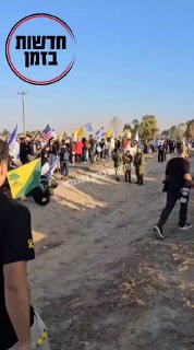 מאות אנשים מחכים מחוץ למחנה רעים...