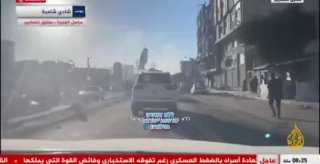 רכבי הצלב האדום עם החטופים בדרכם לצה