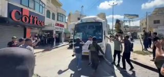 כ-70 מחבלים (אסירי עולם) הגיעו לפני זמן קצר לרמאללה מכלא עופר.
...