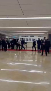 טראמפ בשיחה עם הכתבים במשכן...