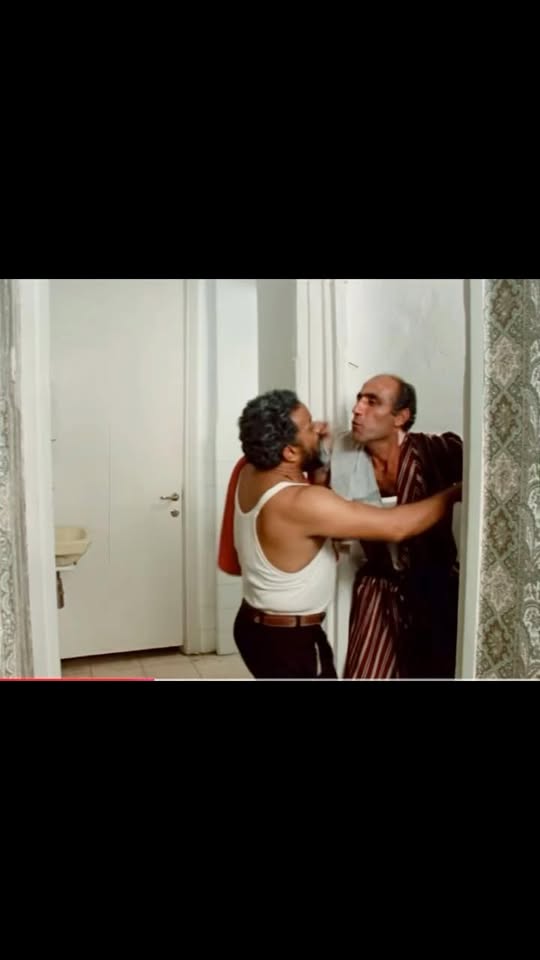 משפחת צנעני: לך לחברת חשמל
...