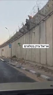 תיעוד: שב״חים חוצים את גדר ההפרדה בעטרות
...