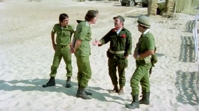 קטע מתוך הסרט גבעת חלפון אינה עונה: 
...