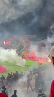 השלכת אבוקות לעבר שוטרים בבלומפילד
...