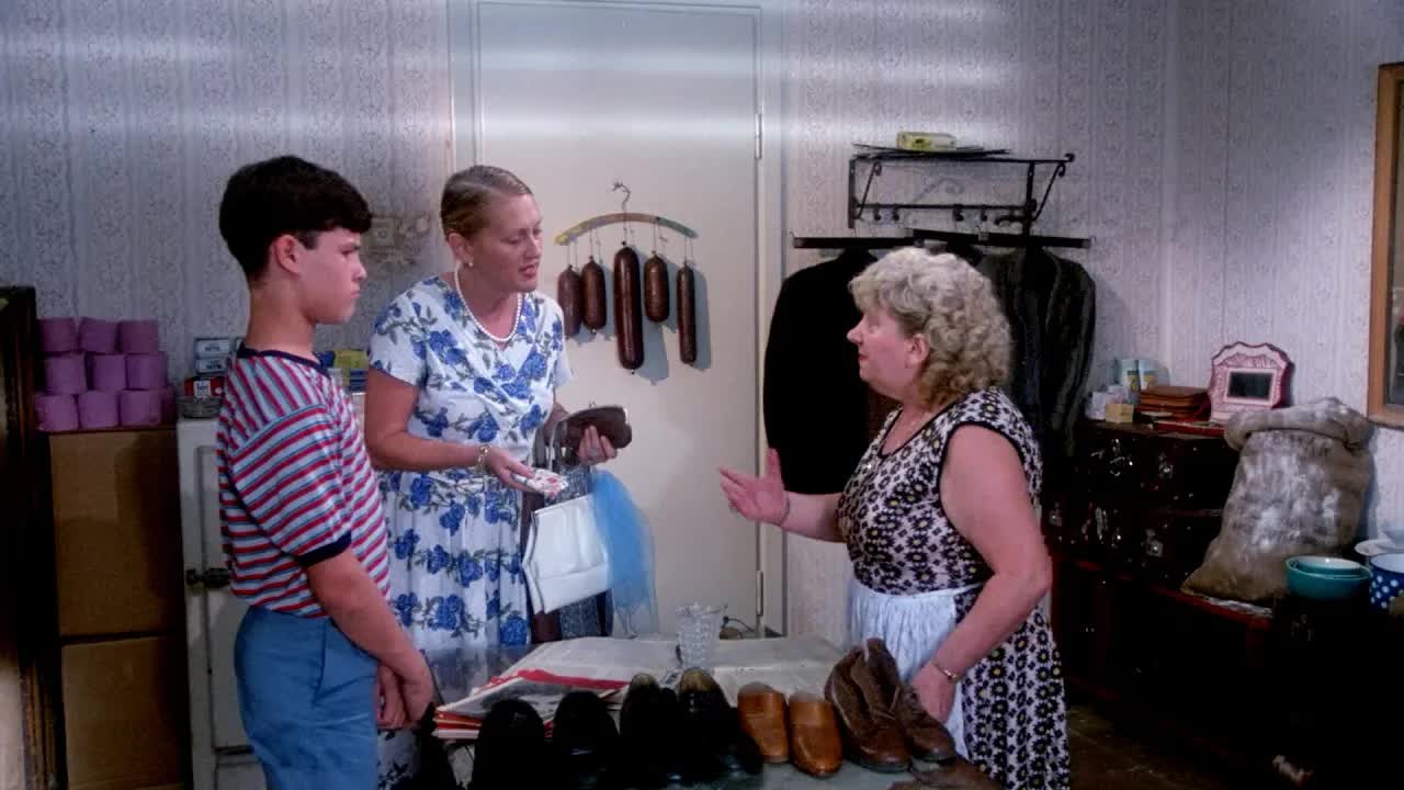 אחת הסצנות המצחיקות והזכורות בתולדות הקולנוע הישראלי מתוך...