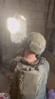 🔴 תיעוד: שיתוף פעולה בלב עזה בין צלף למפעיל רחפן.
...