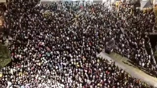 המונים בכיכר החטופים....