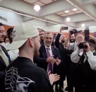 קבלת הפנים לבר קופרשטיין בבני ברק
...