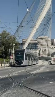 ההמונים החלו להגיע לעצרת שתיפתח בשעה 14.30...