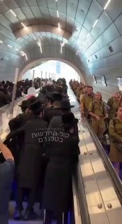 חיילים בצד ימין...