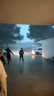 סופה עזה פוקדת את האיים הבלאריים מאז הבוקר, מביאה איתה גשם...