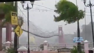 תיעוד מטורף משבים חזקים מסופת הטייפון פונג-וונג גרמו לגשר...