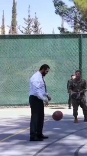 נשיא סוריה אחמד א-שרע נחת בארה