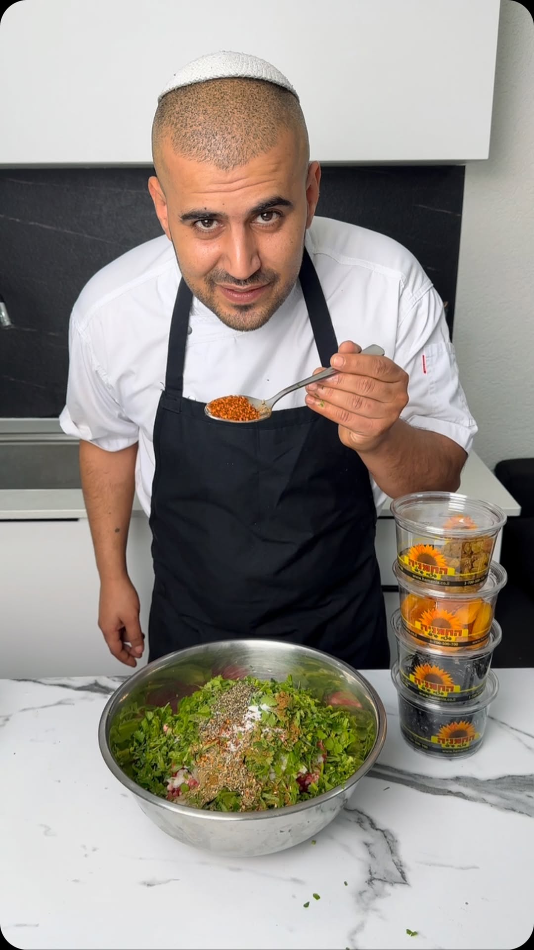 ט״ו בשבט הגיע חג לאילנות משמשים ותמרים ממולאים בשר זה טעים...