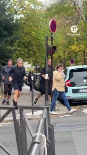 🇫🇷 לאחר השחרור מהכלא: נשיא צרפת לשעבר ניקולא סרקוזי תועד רץ...