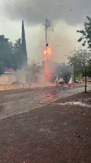 🔴 תיעוד מטורף: פגיעת ברק בגבעת טל, ראש העין....
