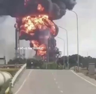 פיצוץ ושריפה במתקני נפט בוונצואלה...