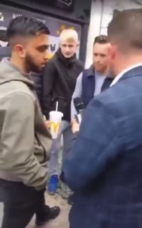 טומי רובינסון מותקף בלונדון ע״י מהגר מוסלמי...