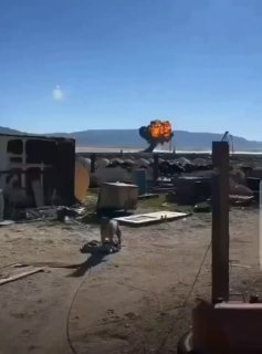 מטוס F-16 התרסק בקליפורניה, הטייסת נפלטה בהצלחה....