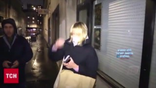 עימות מתוח בפריז: במהלך אירוע בפריז ניגש עיתונאי אוקראיני...