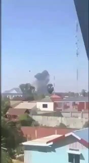 בקמבודיה מדווחים שחיל האוויר של תאילנד הפציץ בעיר סמראונג,...