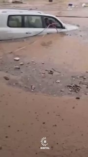 הסופה מכה גם בעיראק: נהג של ראש עיר עיראקי מחולץ מרכבו במהלך...