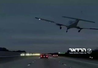 אירוע חריג בפלורידה- מטוס נוחת על רכב בכביש. ...