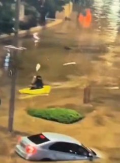 נקלט במצלמה - אדם עושה קיאקים באשקלון...