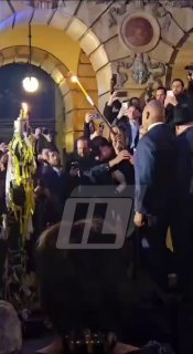 ראש עיריית ניו יורק היוצא, אריק אדמס, הדליק חנוכייה שהורכבה...