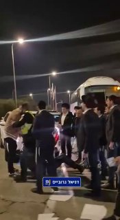 קבוצת חרדים קיצוניים חוסמת את הכניסה לאשקלון:...