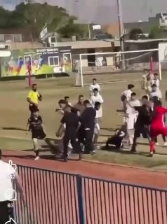 מכות במשחק נערים בין 