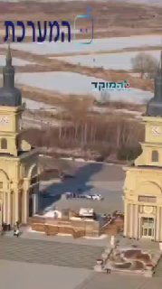 המוקד: איש שלג ענק נבנה בחרבין, סין. כדי ליצור את הפסל שגובהו 19...