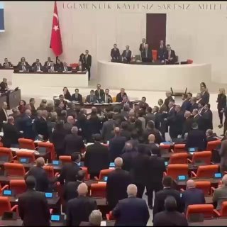 קטטה המונית בין חברי פרלמנט טורקים במהלך דיוני התקציב....