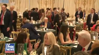 הנשיא טראמפ והגברת הראשונה, מלניה, מבלים את ערב חג המולד יחד...