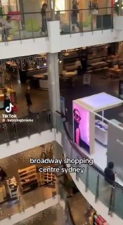 בסידני, אוסטרליה, לאחר שהממשלה אסרה על שימוש ברשתות החברתיות...