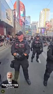 משטרה, פקקים ובלאגן: המוסלמים בטורונטו בחרו להתפלל באמצע...