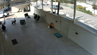 תיעוד מרעיד: הסבא נכנס עם הנכד הביתה ...