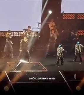 בסין התחילו להשתמש ברובוטים כרקדנים נלווים בהופעות. 