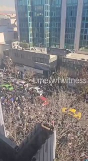 גם היום, זה היום השני, מתקיימות מחאות המוניות בטהראן נגד המצב...