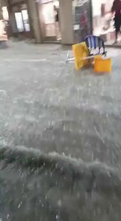 זה מה שהיה היום בשוק מחנה יהודה בירושלים - גשם זלעפות. העיקר...