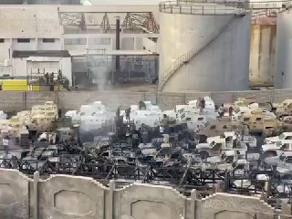 תיעוד עדכני מנמל אל־מוקלא שבתימן מציג ציוד צבאי שהותקף על ידי...