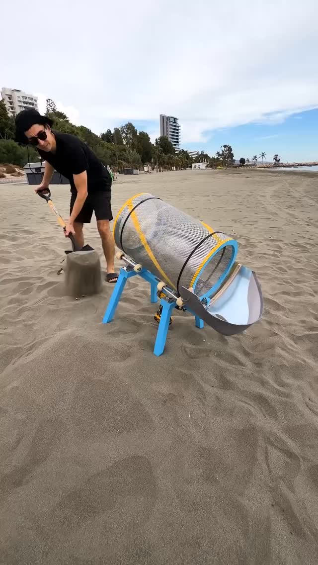 בניתי מסננת ומצאתי זהב על החוף! I Built a Sifter and Found GOLD on the Beach! 