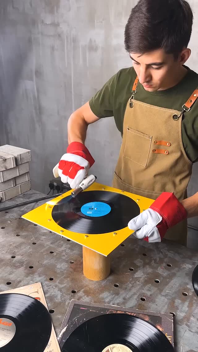 מנורת התקליט הזו "עשה זאת בעצמך" באמת עובדת! This DIY Vinyl Lamp Actually...