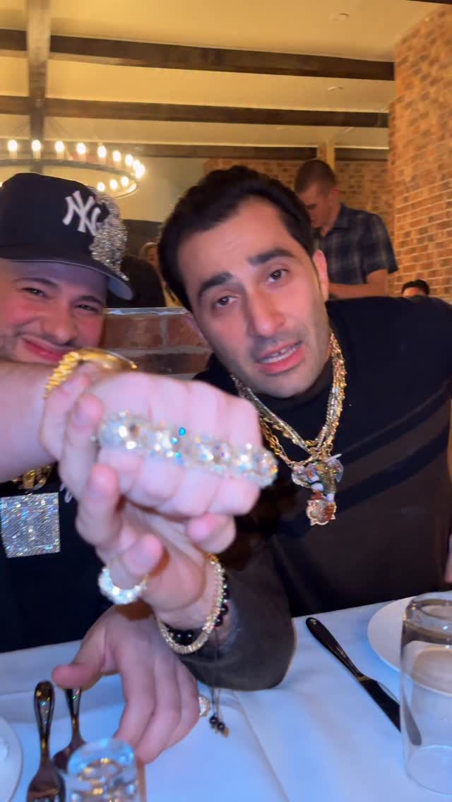 המזל היה מזל. תודה מיוחדת ל-@mosesjewelry, לאביו ול-@bebethejeweler על...