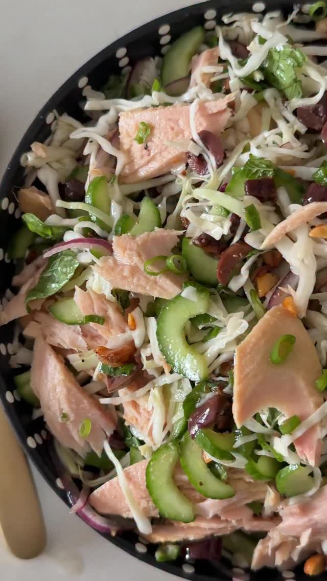 הסלט הכי טעים שתכינו 🥳 סלט טונה אדיר עם ירקות מרעננים, בוטנים...