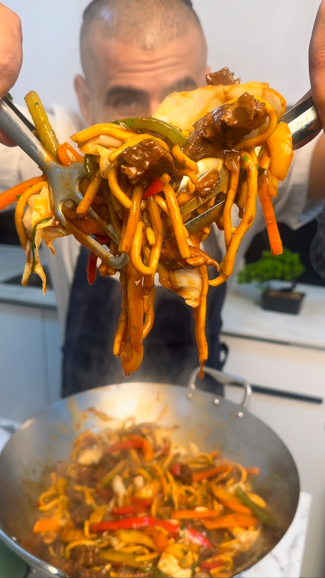 נודלס בשר – נודלס של השמחות ✔️ רכיבים: 2 פלפלים אדומים 2...