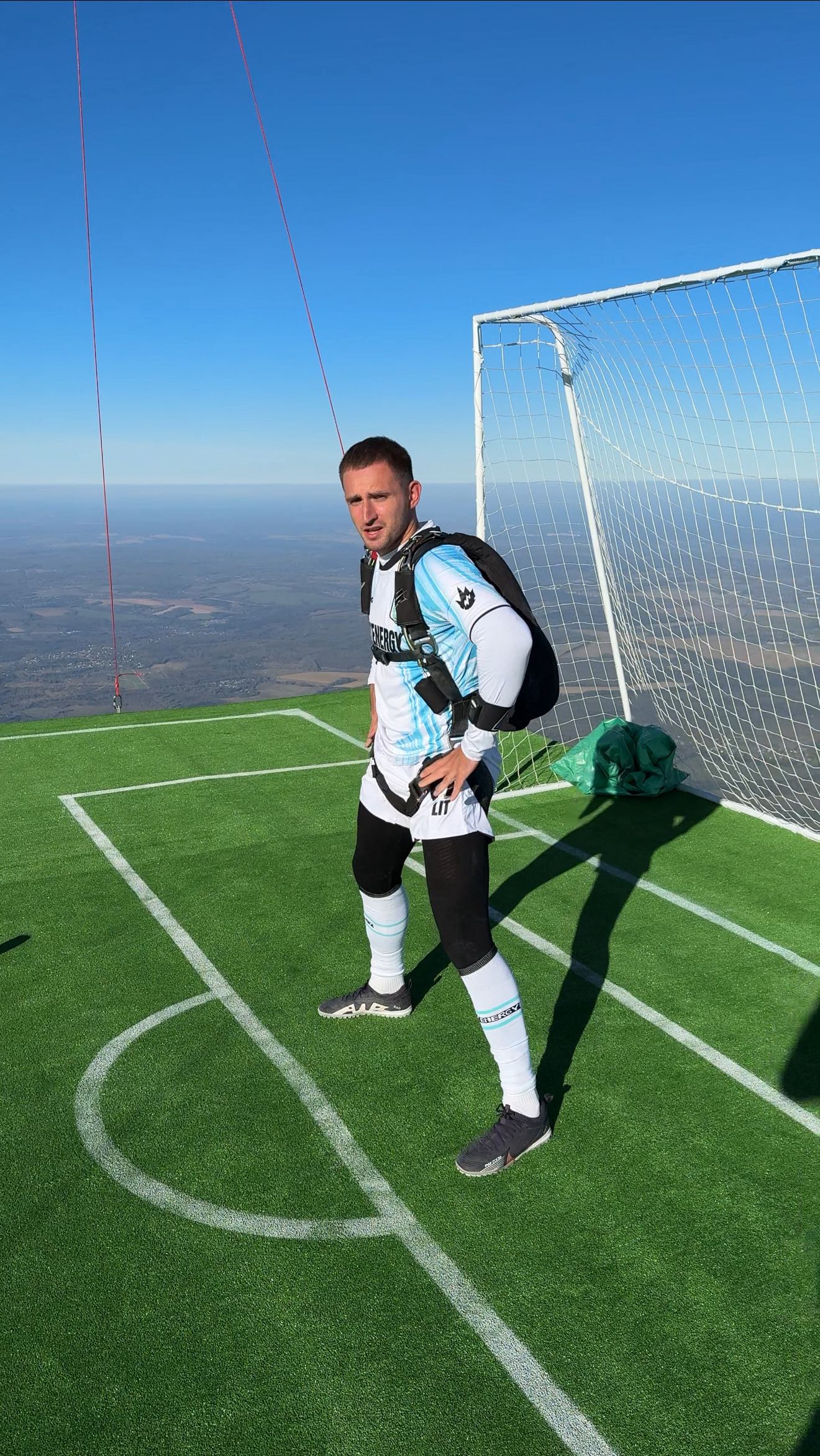 מגרש כדורגל האוויר...